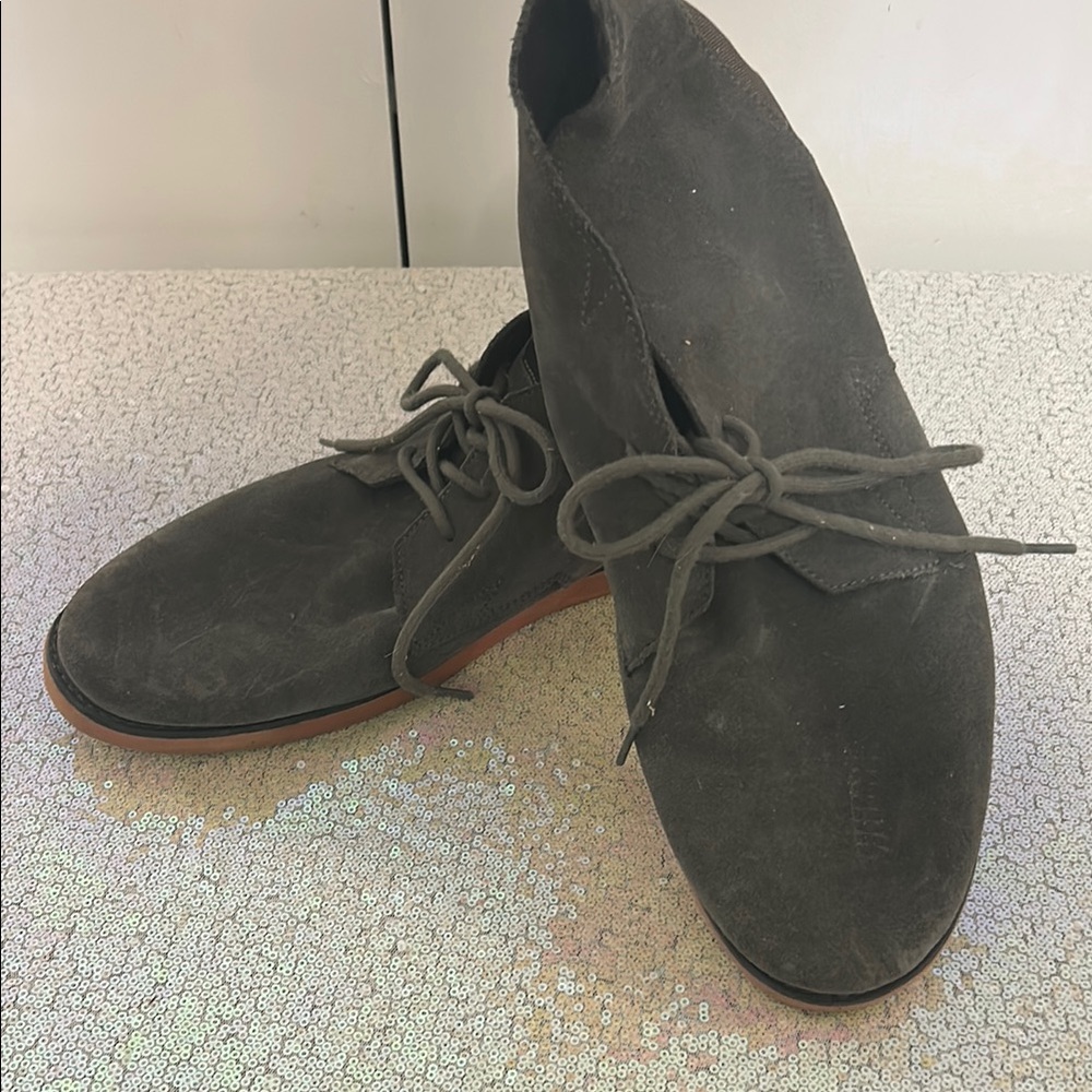 Gray Volcom Suede Chukka Boots with Minimalist Design